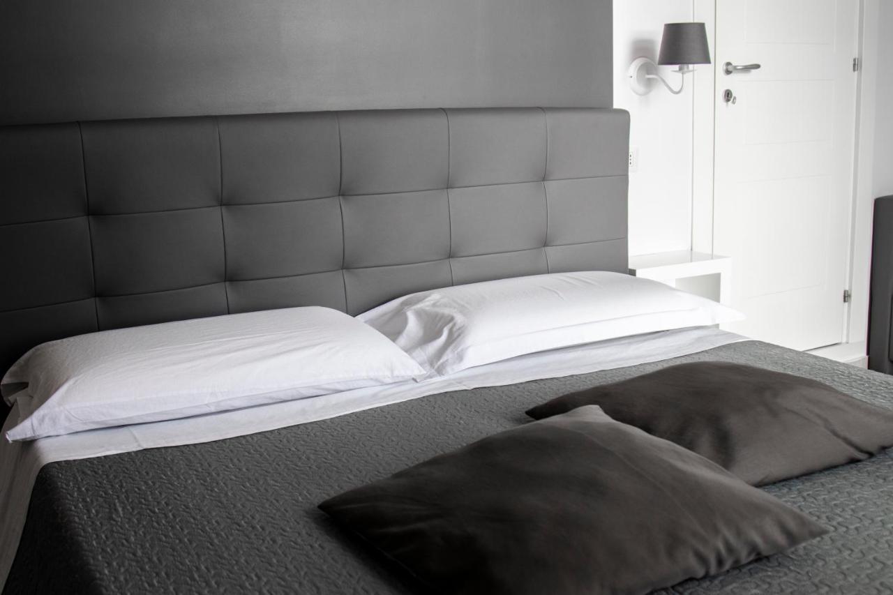Aurora Luxury Rooms Napoli Esterno foto