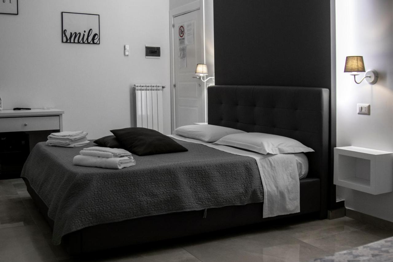 Aurora Luxury Rooms Napoli Esterno foto