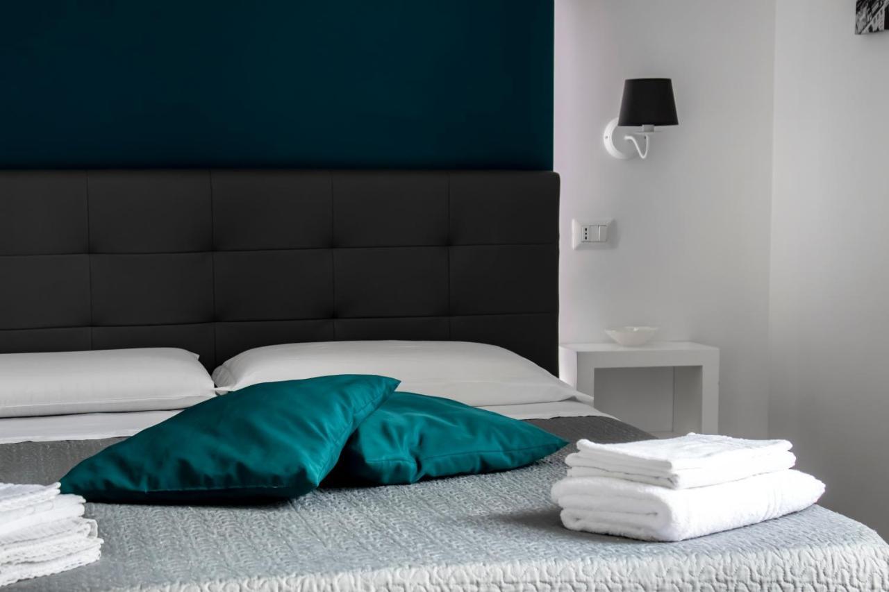 Aurora Luxury Rooms Napoli Esterno foto