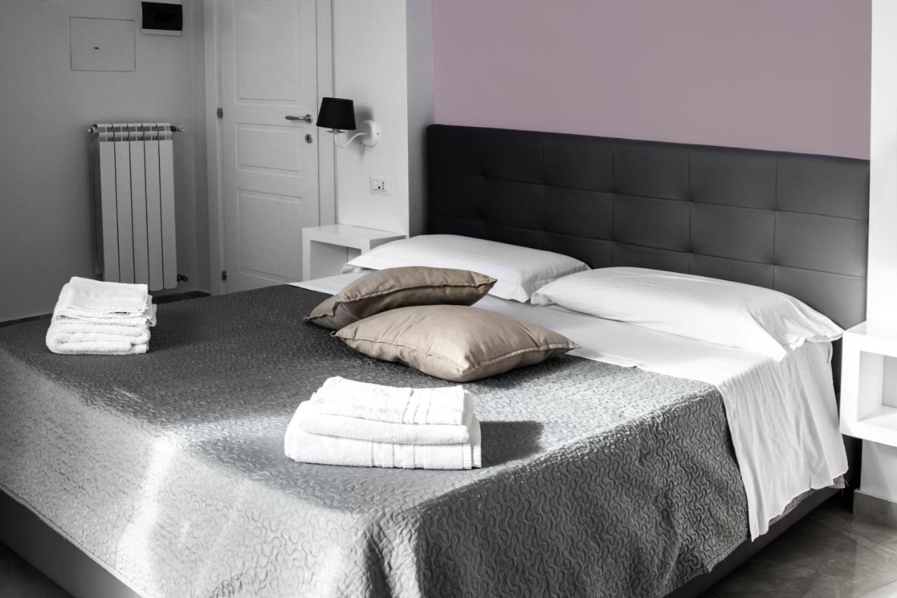 Aurora Luxury Rooms Napoli Esterno foto